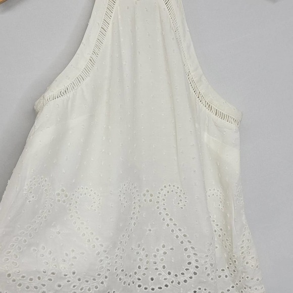 MOSSIMO Supply Co Razer Back Tank Top Key hole cut - Picture 4 of 11